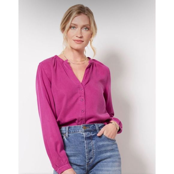 Evereve Tops - Evereve Cloth and Stone Button Front Blouse.